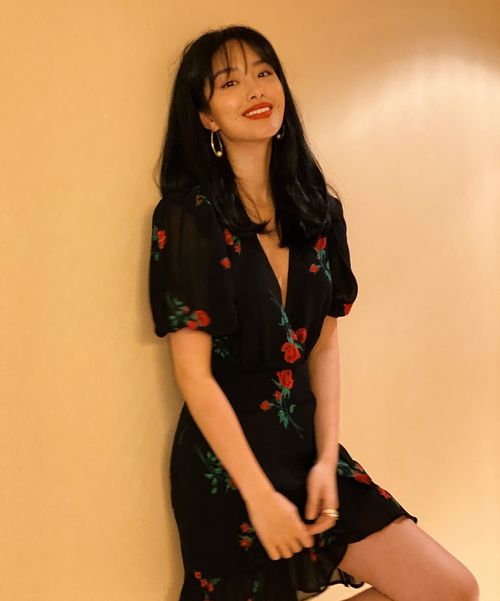 杨采钰带火了法式穿搭,简约款也能穿出高级感,女神范十足