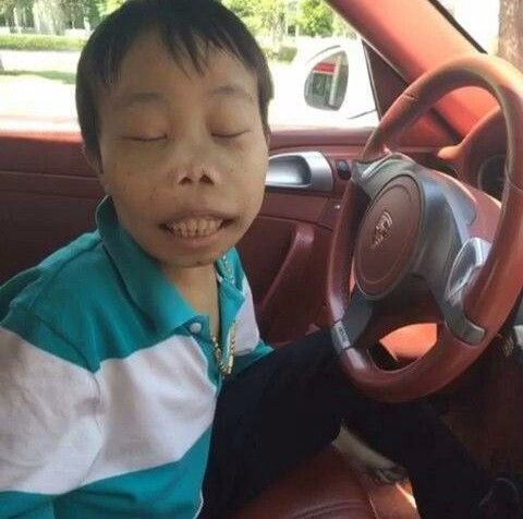 继陈山之后,又一位其貌不扬的快手主播走红,几天时间粉丝破千万