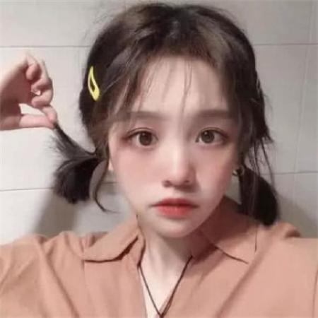 女生头像可爱,粉红色的少女卖萌的样子