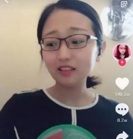 搞笑gif趣图妹子你这个是什么意思,我没看懂