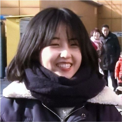 女生头像ins高级质感模糊张子枫