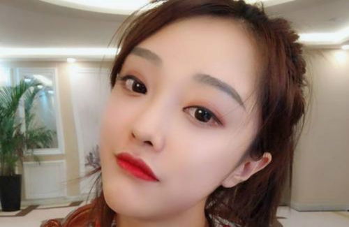 快手娜美的师傅是谁自爆被潜规则,网友却不帮她说话