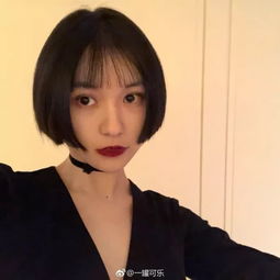 漫画脸酷炫少女火遍抖音,结果腿也是p的