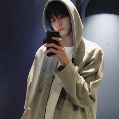 好看的头像男手机控,风情万种的男人