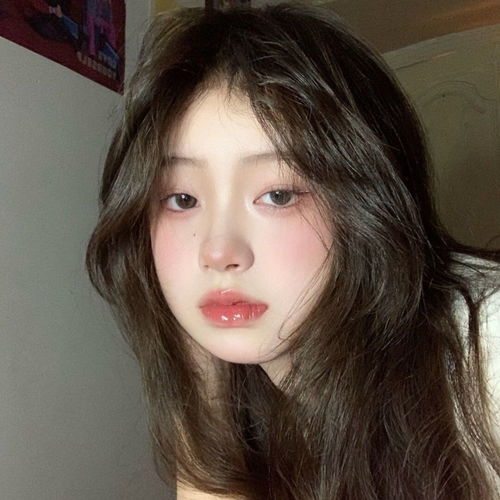 头像很杂却又意外中意的女生头像篇三