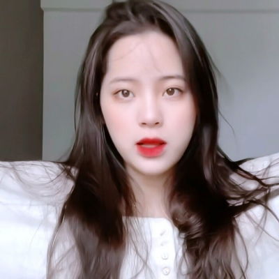 余清欢ins森系甜美多人闺蜜团头.要努力成为你的全世界.