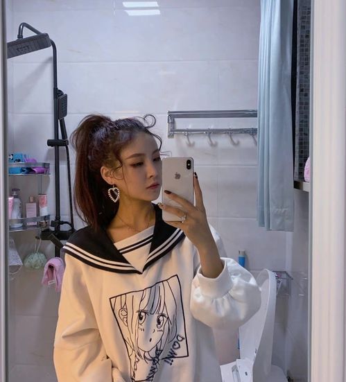 知名网红胜仔回农村老家慰问,礼品堆积成山,家乡还特意开会欢迎