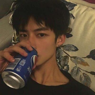 吸引女生的男生微信头像很酷有个性可爱点