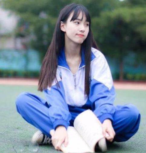 心理测试4个校服女神,最喜欢哪个测学校里有几个人暗恋着你