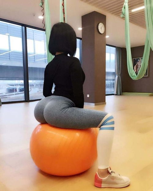韩国95后健身美女,蜂腰苹果臀,人送外号肉感萝莉