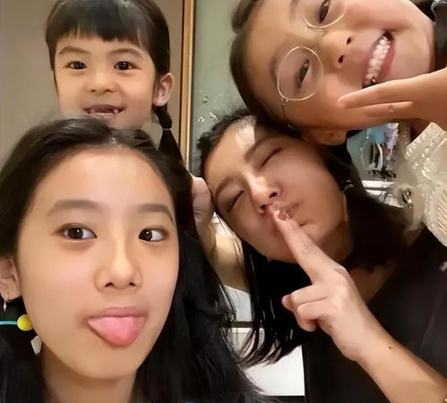 咘咘和bo妞学习书法,贾静雯辣妈味道十足,妹妹喜感十足
