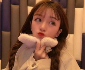 王乐乐有多黏着允恩桌子上的东西暴露后,网友她还没成年啊