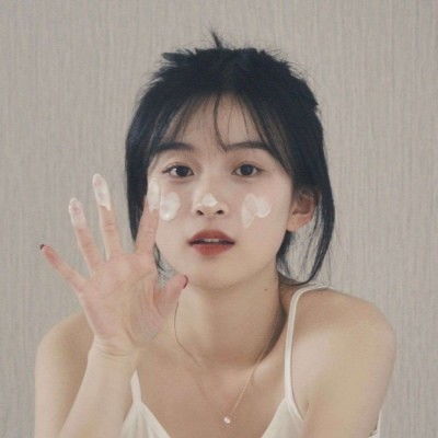 网易云热评我保存过你的照片,看过你看的电影,其实我远比表面