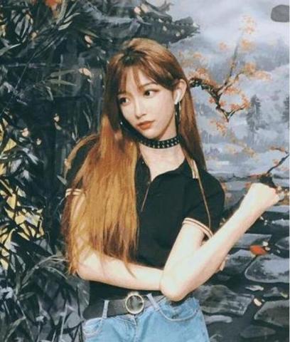 抖音16岁女装大佬火了,大长腿秒杀女明星,女生看了自愧不如