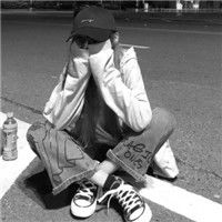 伤感女生黑白ins头像不在意的过往和你
