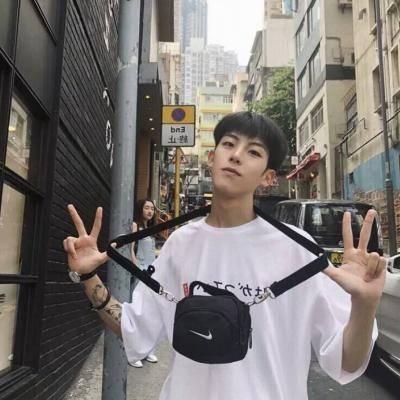 简单帅气的男生微信头像2019最新小爷有小爷的风范