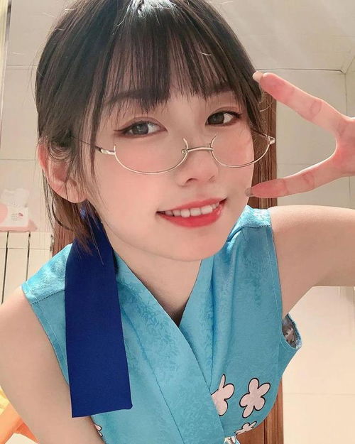ins菩萨程女士顶级性感腰臀比眼神迷离太勾人