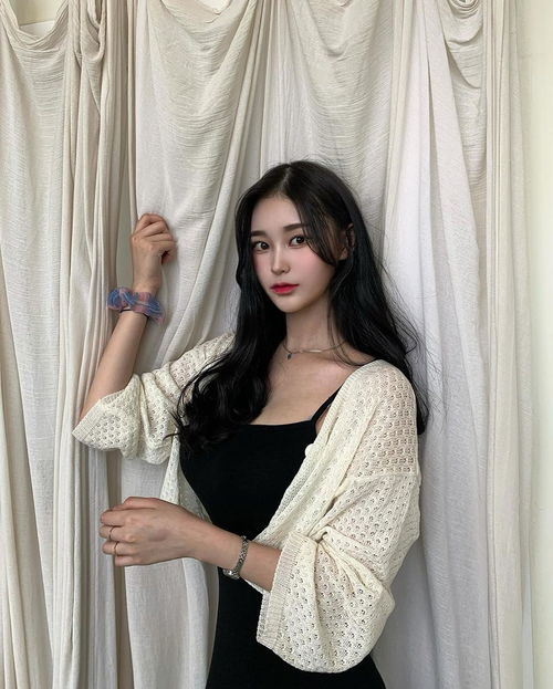 ins美女第01期相貌一流,身材顶流