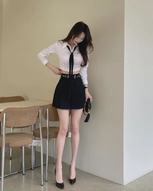美女模特,蜂腰大长腿,凹凸有致,请你吃晚饭你去不去