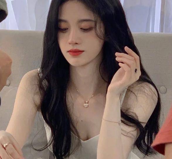 整个娱乐圈的女明星都没她会装