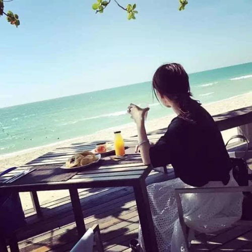 网易云热评最最最害怕隔着屏幕说分手,连最后抱抱你的机会都没有