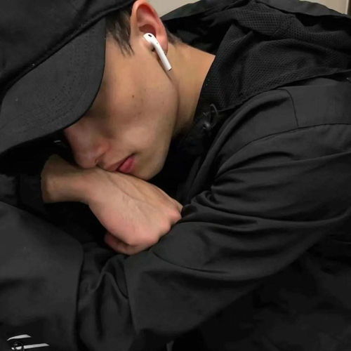心动男头傍晚的一枚月亮