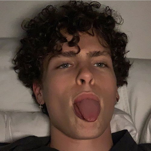 男头欧美个性人总是太执着于第一眼看上的东西