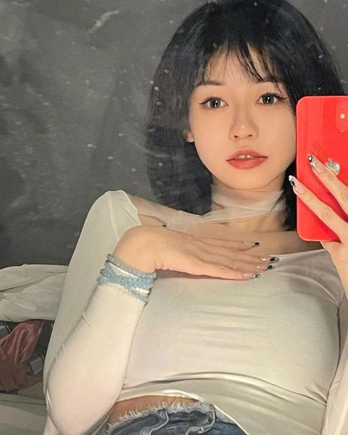 ins菩萨程女士顶级性感腰臀比眼神迷离太勾人