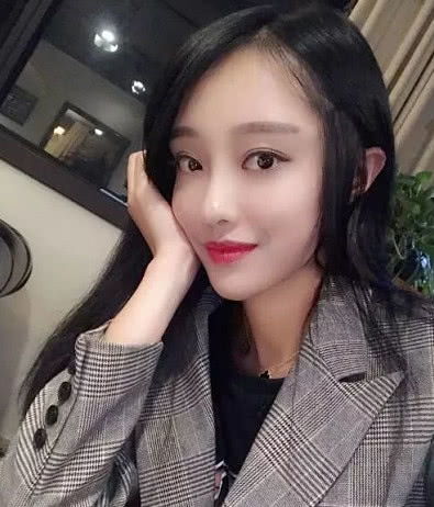 快手第一美女不敢交男朋友自爆真实原因,一句话引网友不满