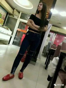 99年的黑暗萝莉大美满背纹身烟不离手,和一人我饮酒醉的原作者已育有一女
