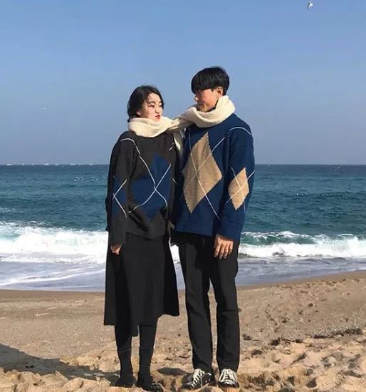 看完这些ins情侣穿搭,情人节穿什么就有谱了
