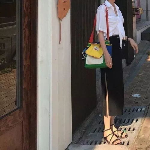 不露脸全靠搭配的ins博主,她的搭配look凭什么爆红网络