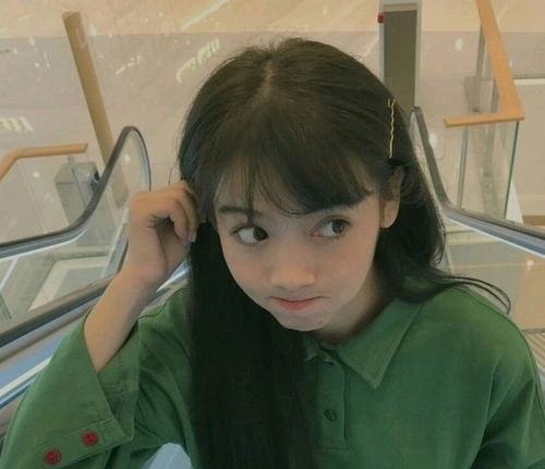 女孩为拍抖音亲别人男友,遭对方掌捆后委屈叫喊,网友中毒不浅
