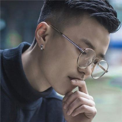 清新文艺范戴眼镜帅哥头像,最适合有品味的男生使用了