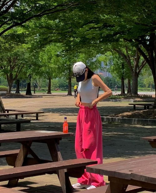 ins博主yoona特有的清冷高级感很飒又不张扬