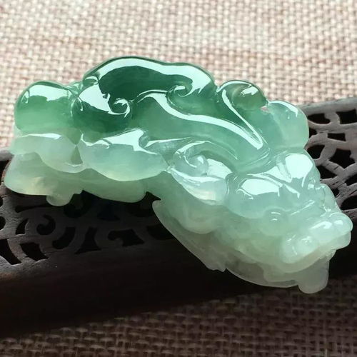 赠送翡翠手镯是否会对自己财运产生影响