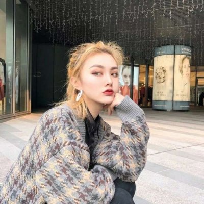 霸道又酷酷的女头像,戴眼镜的女生更是霸气一点