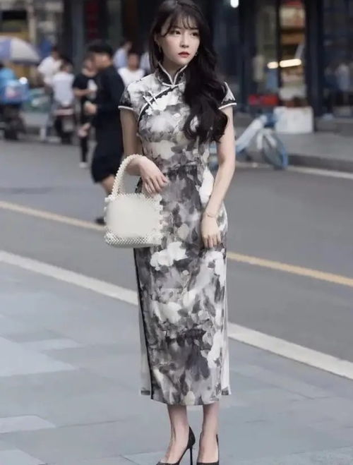 女人过了30岁,建议试试优雅复古的旗袍,这样搭好看又气质