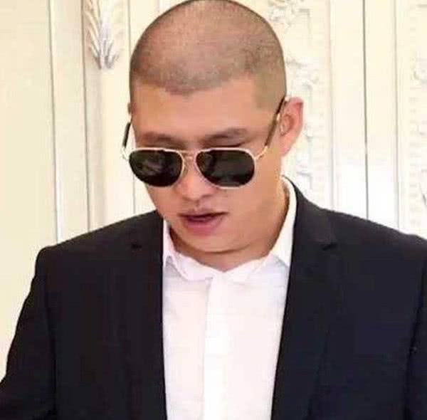 快手为人处世最狠的4大网红散打哥上榜,第一花千万给网红送礼