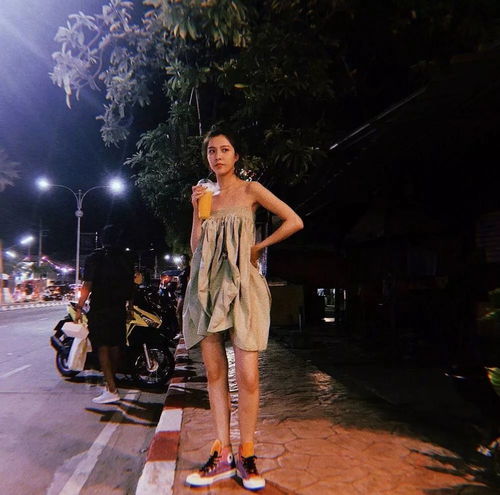酷女孩泫雅钟楚曦的私服连衣裙,居然都是ins人气品牌