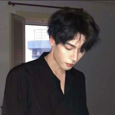 头像ins高级质感男头文案