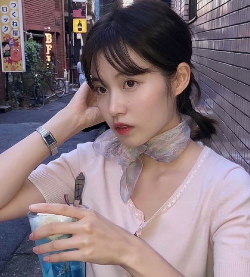 甜美轻萌ins时尚博主小兔牙显得少女感十足
