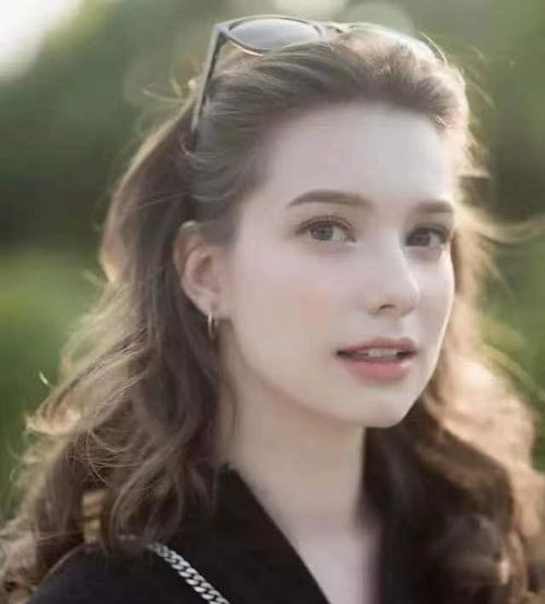 俄罗斯瑜伽少女,颜值超高神似赫本,好身材是她的杀手锏
