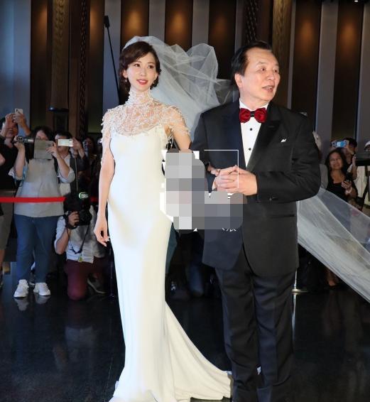 当初不顾劝阻远嫁日本,在结婚两年之后,含泪庆生发文有深度