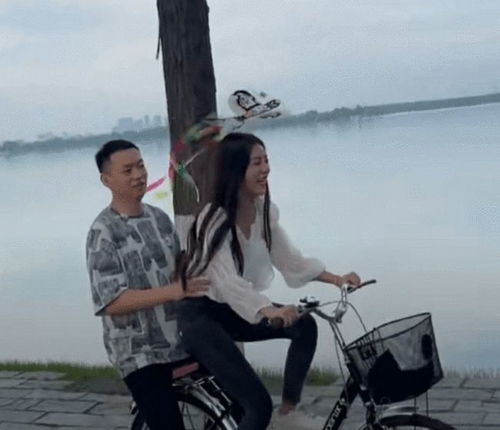 药水哥新动态引争议,动作亲密的女儿是合作伙伴,不是情侣