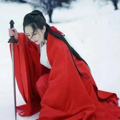 女生红衣古风头像动漫