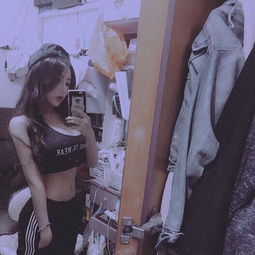 香港美女穿开胸毛衣玩ps4宅男大呼过瘾