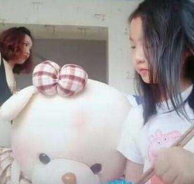 抖音又出事了年轻情侣卫生间大战,视频画面高清无遮挡
