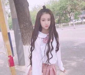 杨清柠为了复出也是费尽心思,越来越没底线裙子都提到脖子上了