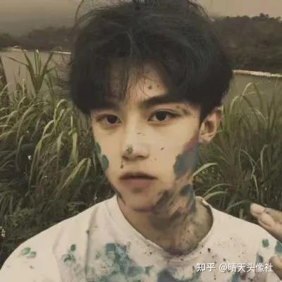 有质感的男生头像众生皆苦,而你是草莓味的
